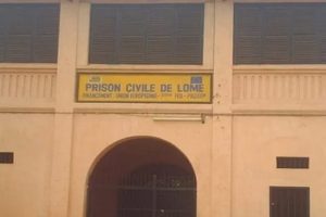 Scène De Révolte À La Prison Civile De Lomé, Une Clôture Déjà Tombée