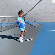 Téléchargement 4 - Stormi, La Fille De Kylie Jenner Joue Au Tennis Avec Des Balles Coûtant 400 Euros