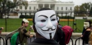 Anonymous Pirate Des Radios De Police Pour Y Diffuser “Fuck The Police” De N.w.a