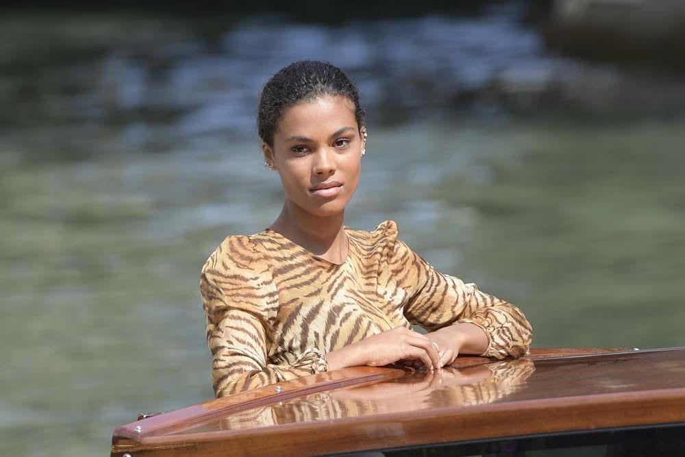 Calientetina Kunakey Divine Au Bord De La Piscine