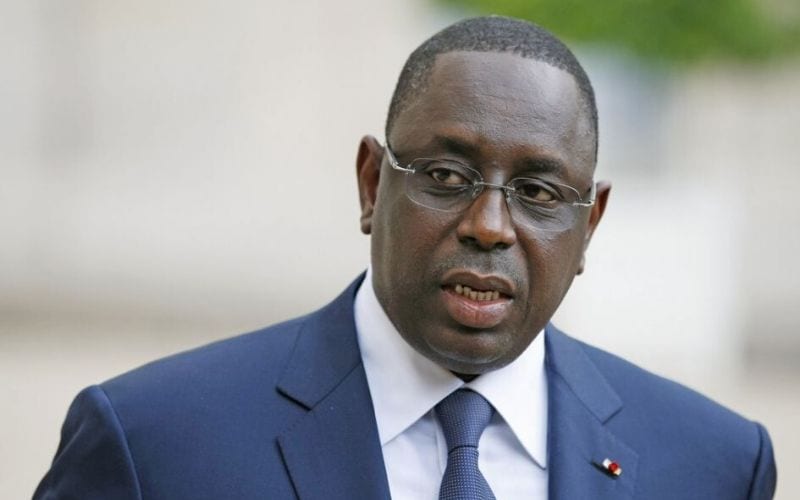 Sénégal : Macky Sall Accueille Les Premières Doses Du Vaccin Sinophram