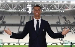 Cr7 Devient Le Premier Footballeur Milliardaire En Euros !