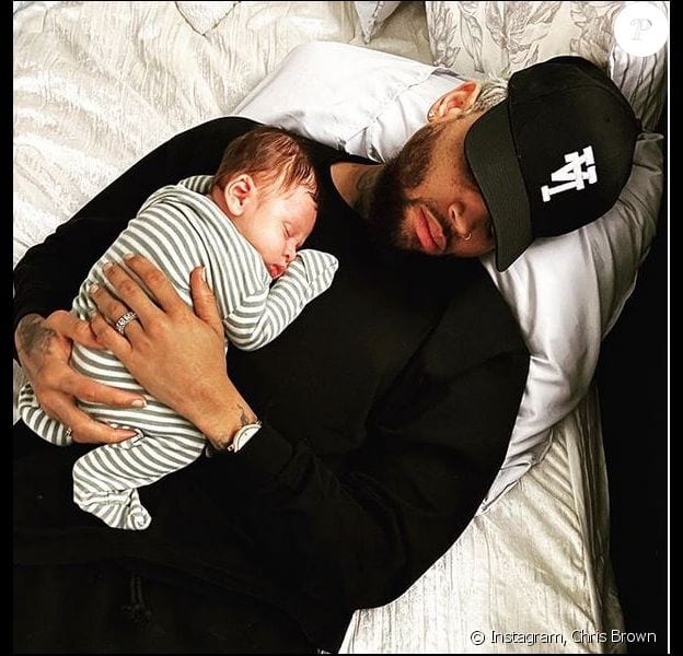 Chris Brown Charme Les Internautes Avec Une Nouvelle Photo Mignonne De Son Fils Aeko