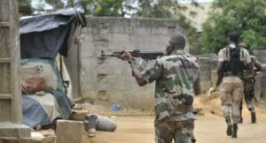 Visite De Macky Sall À Touba : Un Homme Âgé De 25 Ans Arrêté Avec Une Arme À Feu Chez Serigne Mountakha Mbacké