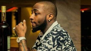 Davido Blessé Gravement Au Pied Et Réduit À Marcher Avec Des Béquilles