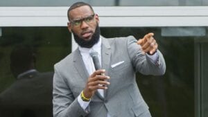 Lebron James S’offre La Maison À La Plus Large Piscine De Los Angeles