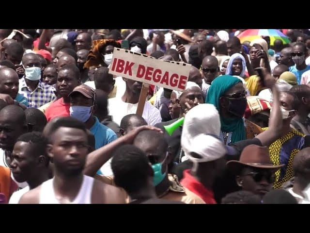 Mali : Des milliers de manifestants réclament le départ du président