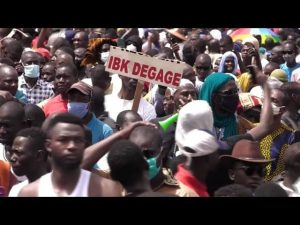 Mali : Des Milliers De Manifestants Réclament Le Départ Du Président