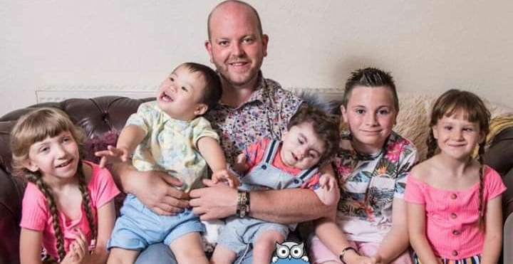 Un Père Célibataire Adopte 5 Enfants Handicapés : «Cela Me Procure Un Sentiment Agréable»