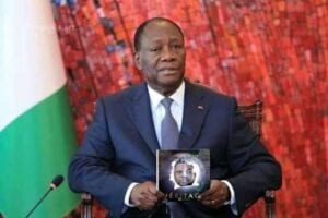 Une Photo D&Rsquo;Alassane Ouattara Avec L&Rsquo;Album De Yodé Et Siro Tourmente La Toile