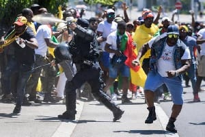 Des Camerounais Bloquent L’entrée De L’ambassade Du Cameroun Au Canada