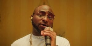 Davido Interprète Ses Chansons « D&G » Et « Fall » (Vidéo)