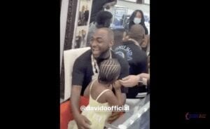 Davido Gâte Sa Fille En Lui Payant Des Bijoux Hors De Prix(Vidéo)