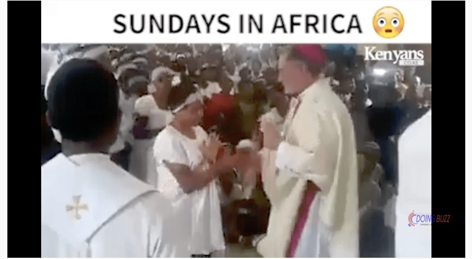 Kenya Un Prêtre Catholique Chicotte Ses Fidèles