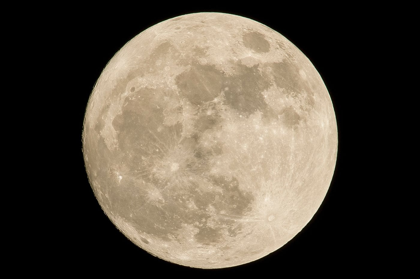 La Nasa Découvre Un Gros Potentiel Métal La Surface De La Lune