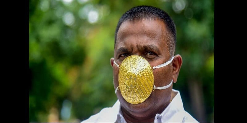 Un Indien Débourse 4 000 Dollars Pour Un Masque En Plaqué Or