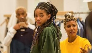 Un Youtubeur Simule Une Masturbation Devant La Photo De Willow Smith, Sa Mère Et Son Frère Réagissent