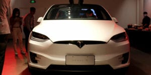 « Ceci N’est Pas Un Constructeur Automobile », Une Tesla Model X