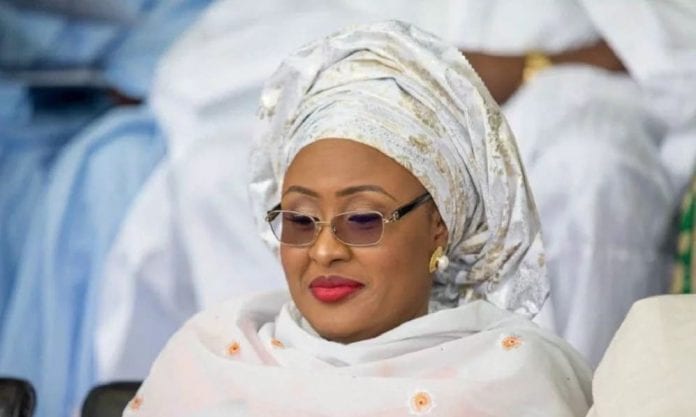 Nigéria : la première dame, Aisha Buhari évacuée urgemment