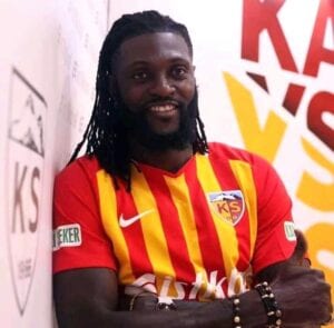 Emmanuel Adebayor Traite Dilish Matthews D&Rsquo;Infidèle Et De Menteuse