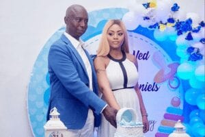 Regina Daniels Et Son Époux Ned Présentent Officiellement Leur Bébé