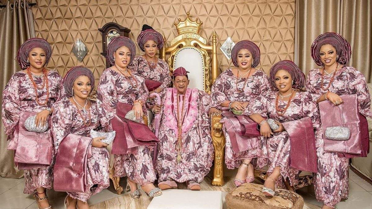 Nigéria : A 81 Ans, Un Roi Épouse 7 Très Jeunes Femmes