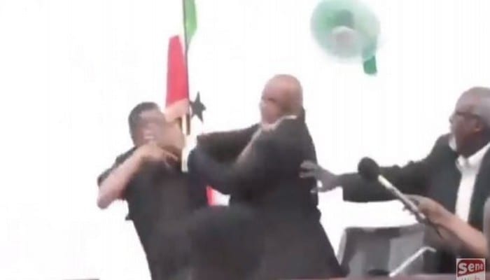 Somalieviolente bagarre entre le président de la République le président Assemblée nationale - Somalie: violente bagarre entre le président de la République et le président de l’Assemblée nationale-Vidéo