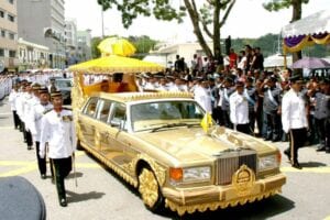 Le Sultan De Brunei, Le Plus Grand Collectionneur De Voitures Au Monde