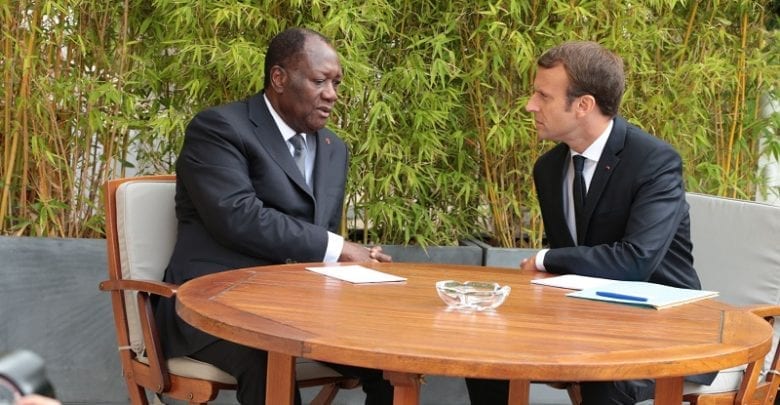 Côte d’Ivoire / Rencontre Ouattara-Macron : le gouvernement livre le contenu des échanges, Jeune Afrique dit le contraire