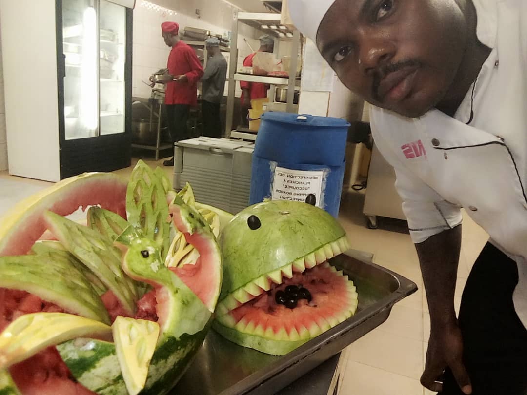 Le Togolais Edem Koffi Assignon Fait Des Creations Avec Des Fruits Doingbuzz