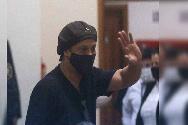 Scandale De Faux Passeport : Ronaldinho Adresse Un Message À Ses Fans Après Sa Libération