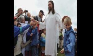 Un Chef De Secte Russe Qui Dit Être La Réincarnation De Jésus Arrêté : Photos