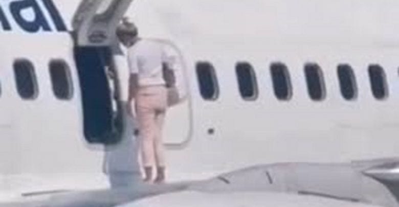 Vidéo: Une Femme Fait Une Promenade Sur Une Aile D’avion Car Elle Avait “Trop Chaud”