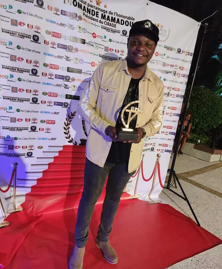 Willy Dumbo Recompense Au Grand Prix Ivoire Humour 2020 Doingbuzz 1