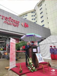 Cameroun : Un Petit Détail Transforme L&Rsquo;Inauguration D&Rsquo;Un Magasin Carrefour En Buzz