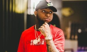 Nigeria : Davido Aperçu À L’église En Train De Jouer La Batterie (Vidéo)