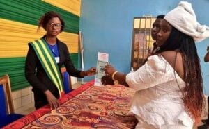 Togo : A 17 Ans Et En Qualité De « Maire », Elle Célèbre Son Premier Mariage