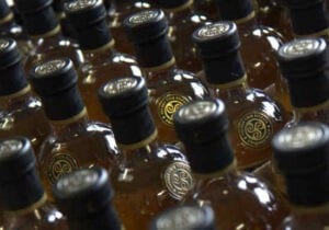 Cameroun : Des Producteurs De Faux Vins Et Whiskies Arrêtés