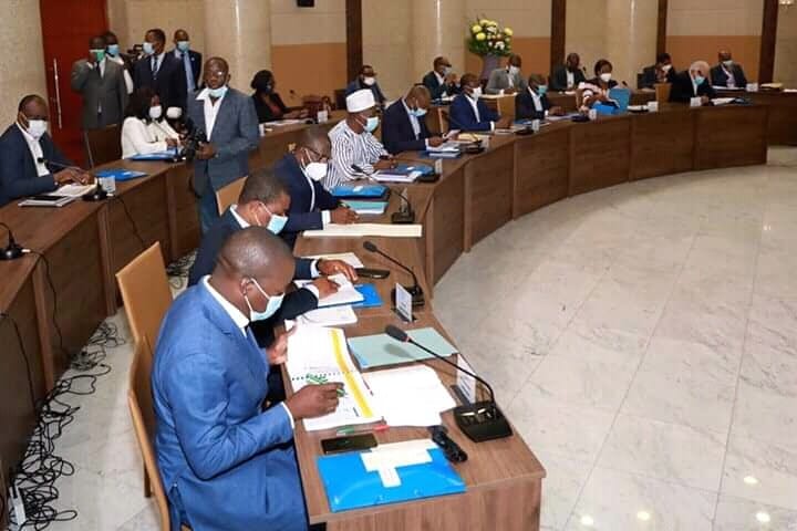 Faure Gnassingbe A Preside Son Premier Seminaire Gouvernemental Doingbuzz1
