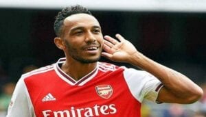 Football: Découvrez L’intérieur Du Nouveau Manoir Luxueux D’aubameyang Avec Piscine Intérieure Et Bar