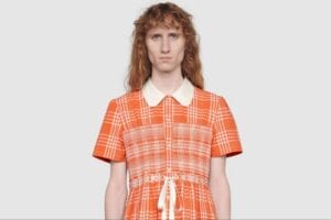 La Marque Gucci Sort Un Modèle Polémique De Robe Pour Hommes