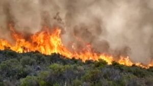 Le Sommet Du Kilimandjaro En Feu