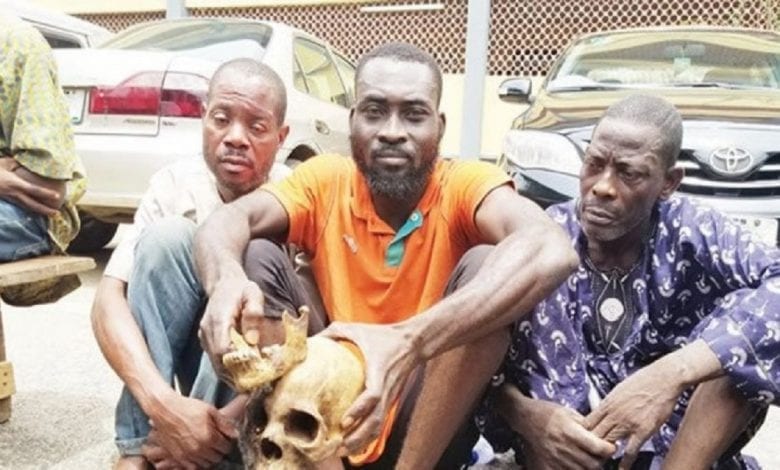 Nigeria Ils Exhument Cadavres Les Décapitent Sacrifice Rituel