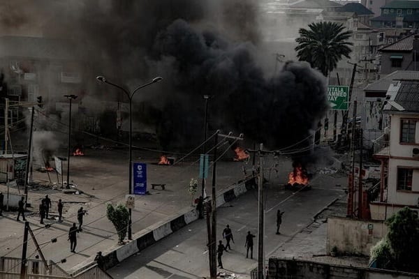 Nigeriales Manifestations Contre Les Brutalités Policièreséconomie 18 Milliard De Dollars