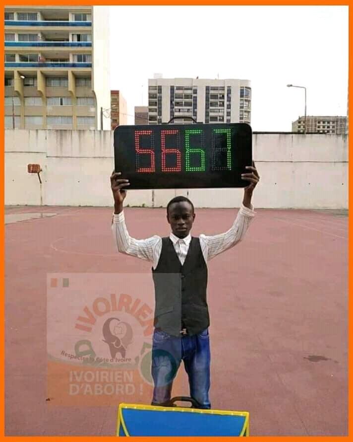Un Jeune Ivoirien Concoit Un Tableau De Remplacement Electronique Doingbuzz 1