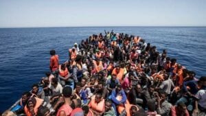 Émigration Clandestine Au Sénégal : La Marine Nationale Intercepte Une Pirogue Avec 129 Passagers