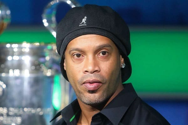 Ronaldinho : La Légende Brésilienne Testée Positive Au Coronavirus