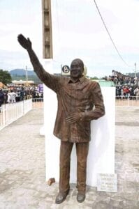 Cette Statue De Feu Amadou Gon Coulibaly Est Jugée Médiocre