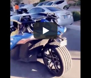 La Voiture Magnifique À Trois Roues Du Milliardaire Sénégalais Mo Gates (Vidéo)