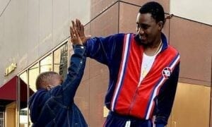 Wally Seck Et Son Fils Se Baladent, Dansent Dans Les Rues De New York (Vidéo)